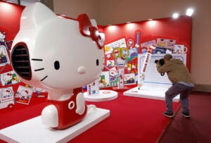 Hello Kitty celebra sus 50 años en constante evolución con una gran muestra en Tokio