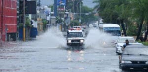 Aguaceros continuarán en las próximas 24 horas  por presencia de vaguada