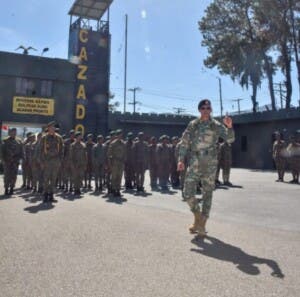 Comandante del Ejército realiza recorrido por 6to Batallón de Cazadores en Constanza