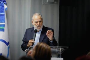 Miguel Ceara Hatton presenta iniciativas transformación SISALRIL