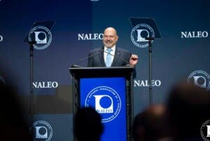 Los candidatos latinos que podrían inclinar la balanza en el Congreso de EEUU