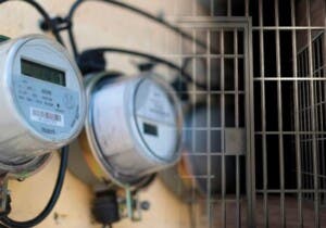 Edeeste y PGASE habrían detectado un fraude eléctrico en una fábrica de hielo