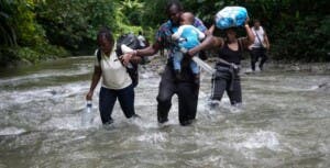 Solidaridad entre migrantes, la diferencia entre morir o sobrevivir a la selva del Darién