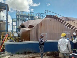 Hallan cuerpos de técnicos tras implosión en tanque de Casa Brugal