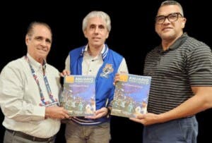 Héctor J. Cruz pone a circular anuario béisbol