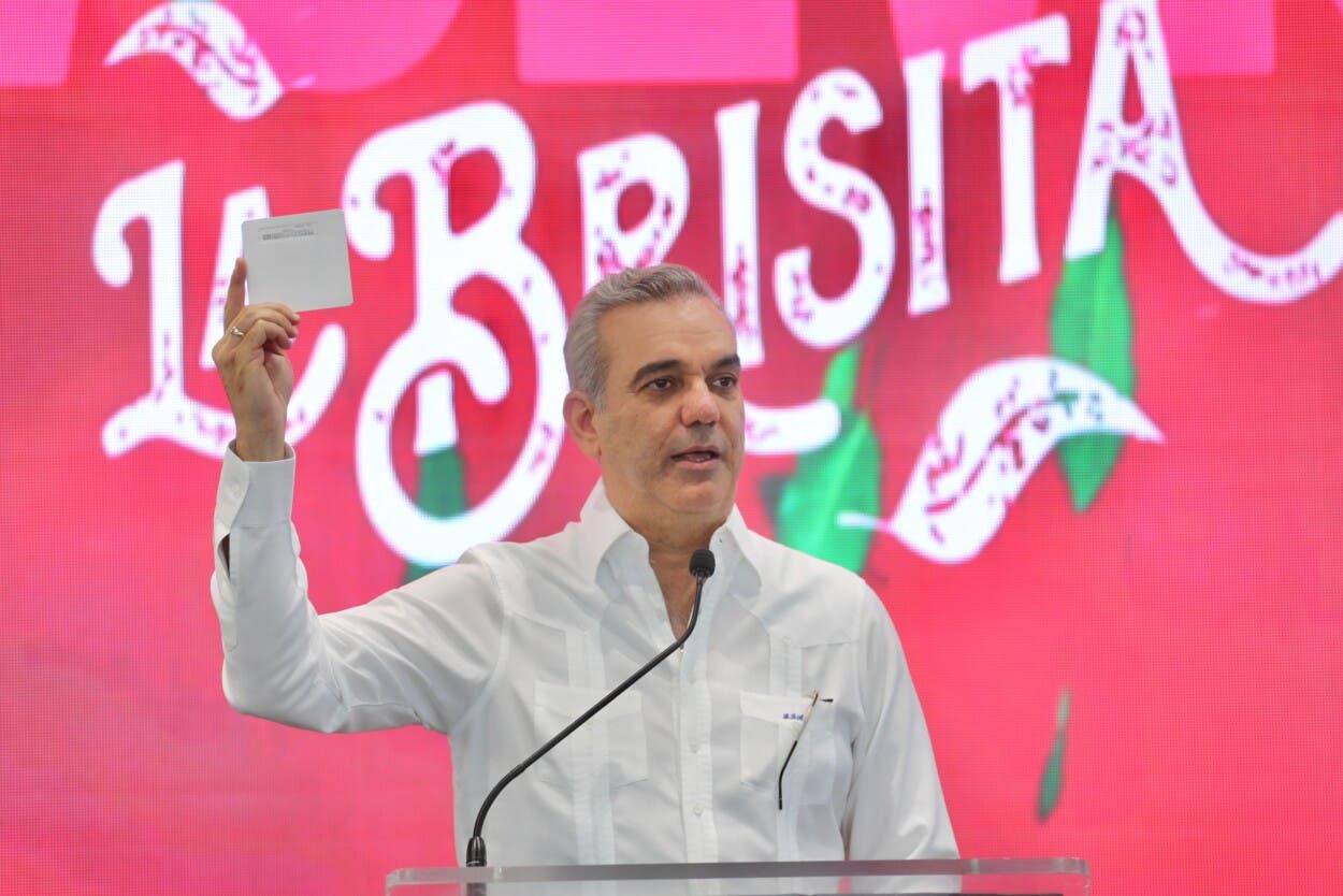 Abinader inicia la entrega del Bono Navideño