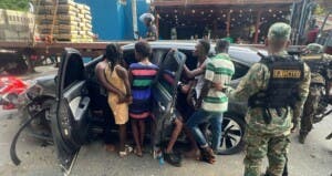 Detienen 18 haitianos en yipeta en Valverde