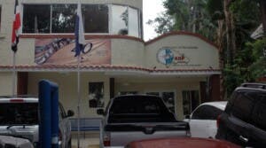 ADP condena caso abuso niña; suspende afiliación de 2 docentes