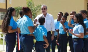 Abinader anuncia construirá 250 escuelas