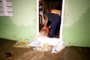 Autoridades mantienen apoyo a afectados por inundaciones en Dajabón