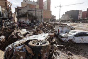 España envía 10.000 efectivos más para buscar desaparecidos por el temporal en Valencia