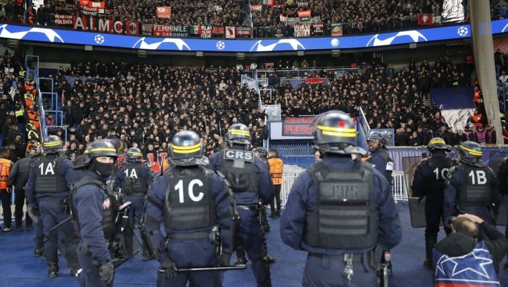 En torno al Estadio de Francia, habrá "un doble control", un primero en el perímetro de protección y luego en las entradas de las instalaciones.