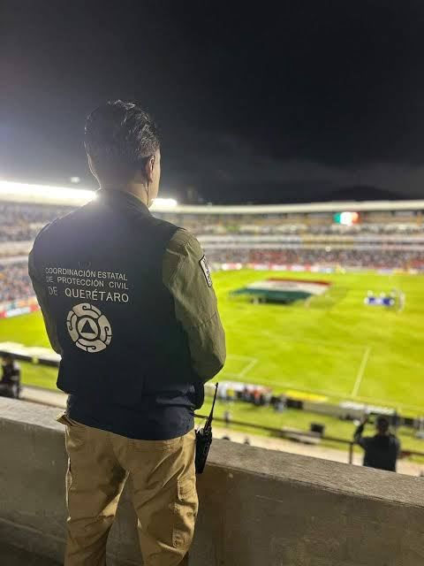 En torno al Estadio de Francia, habrá "un doble control", un primero en el perímetro de protección y luego en las entradas de las instalaciones.