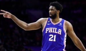 Joel Embiid perderá 2 partidos por lesión en rodilla