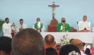 El espíritu de unidad: Más de 3,000 fieles en Fantino