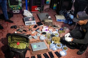 Desmantelan 4 puntos de drogas y detienen 10 presuntos delincuentes