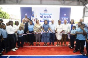 Gobierno entrega varias obras en San Cristóbal