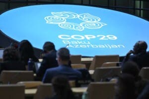 La COP29 acuerda que los países ricos aporten 300 mil millones de dólares al Sur Global