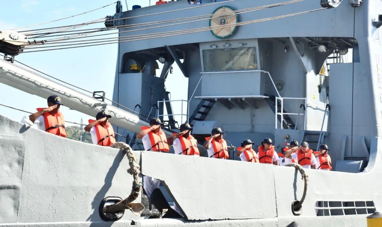 Armada clausura crucero de instrucción para guardiamarinas