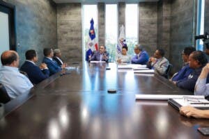 Conforman comisión fiscalizará titulación a ocupantes terrenos aeropuerto  Pedernales