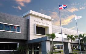 Fitch Ratings dice economía de RD crece y se fortalece positivamente  