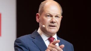 «No aceptaremos una paz dictada por Rusia» en Ucrania, dice Scholz