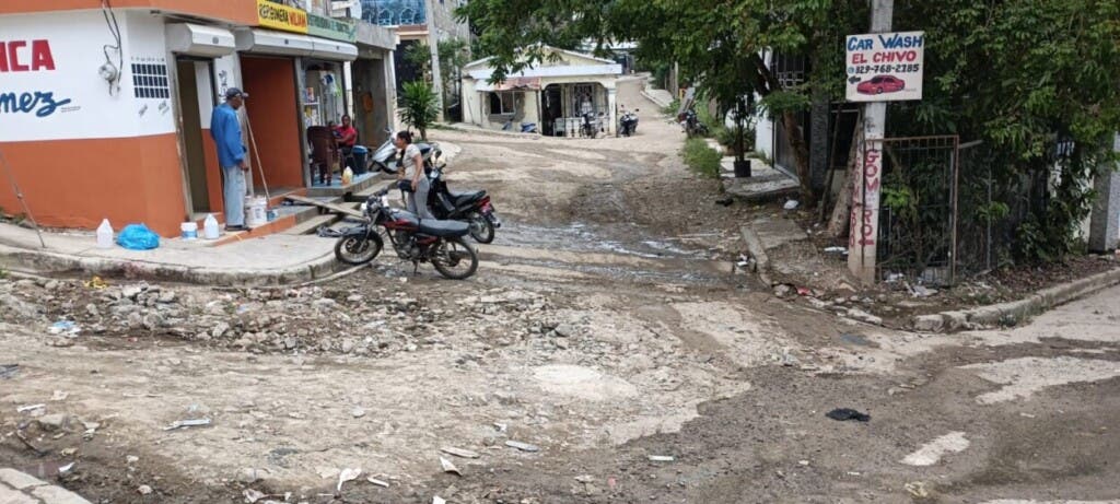 En estas condiciones están las calles del sector La Cruz, en Cotuí, por lo que sus residentes reclaman a las autoridades el arreglo y asfaltado de las vías./Foto Ramón Salcedo Soto