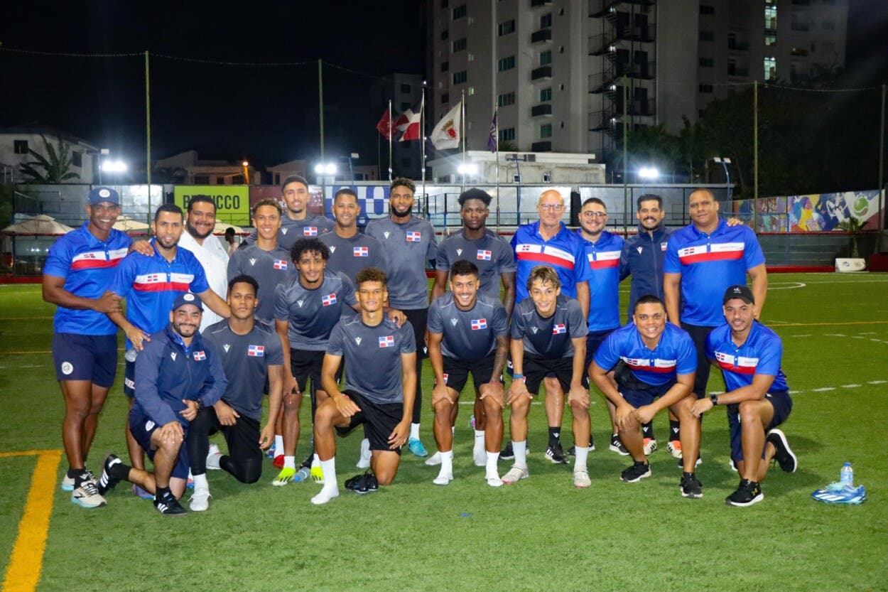 Junior Firpo pide apoyo del público a selección de fútbol
