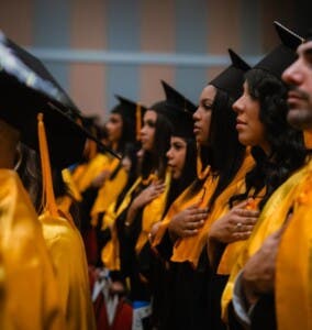 Unibe gradúa 433 nuevos profesionales