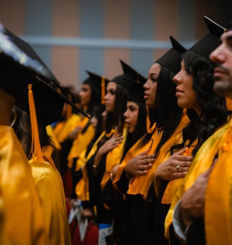 Unibe gradúa 433 nuevos profesionales
