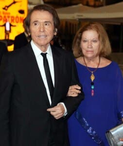 La esposa de Raphael: «Va muy, muy bien», «resignado» por la cancelación de sus conciertos
