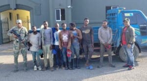 Apresan cabo de la Fuerza Aérea con dos haitianos indocumentados