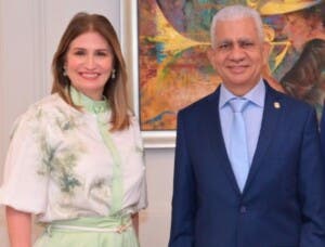 Presidente del Senado saca la cara