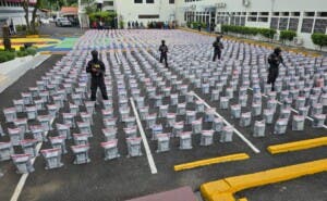 Petro revela origen de 9.8 toneladas de coca; silencio en RD