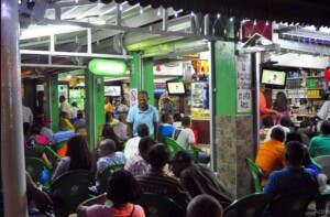 Gobierno amplía horario de venta de bebidas, pero colmados deben cerrar a medianoche