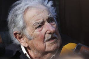 Mujica evoluciona dentro de lo esperado luego de que le colocaran un stent en el esófago