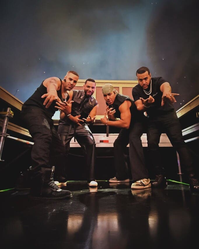 Aventura repasa sus éxitos en un nostálgico concierto en RD
