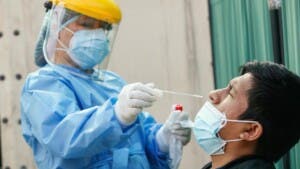 La covid es «un virus más» 5 años después, pero la OMS se mantiene en alerta