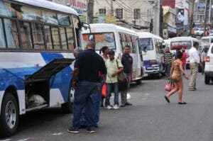 Chóferes reportan baja afluencia en pasajeros a días de Navidad
