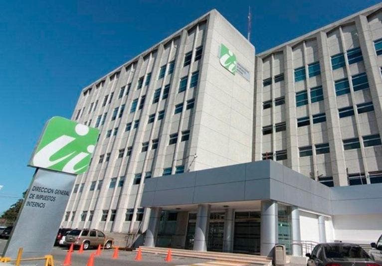 Fraude por $4,127 millones se lleva 300 empleados DGII
