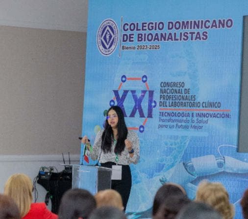 Laboratorio clínico destaca liderazgo científico en congreso