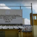 Cuatro reclusos heridos tras riña en cárcel El Pinito, en La Vega