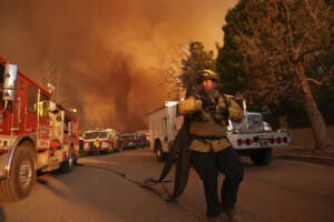 Incendios en Los Ángeles dejan 11 muertos y 13 desaparecidos
