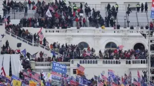 Detienen a acusado asalto al Capitolio tras indulto de Trump