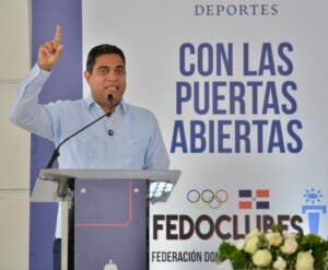 Kelvin Cruz dice seguirá construyendo obras deportivas