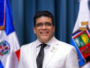 Tildan de “abusador” a Dío Astacio por cobrar RD$1,000 a motoristas en SDE