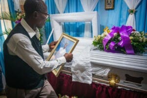 Despiden a uno de los periodistas asesinados en Haití