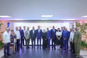 Dice más de 40 servidores públicos fueron reconocidos por su trayectoria y desempeño