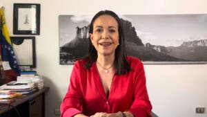 Machado sigue en contacto con policías y militares venezolanos