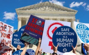 Trump prohíbe fondos federales para abortos